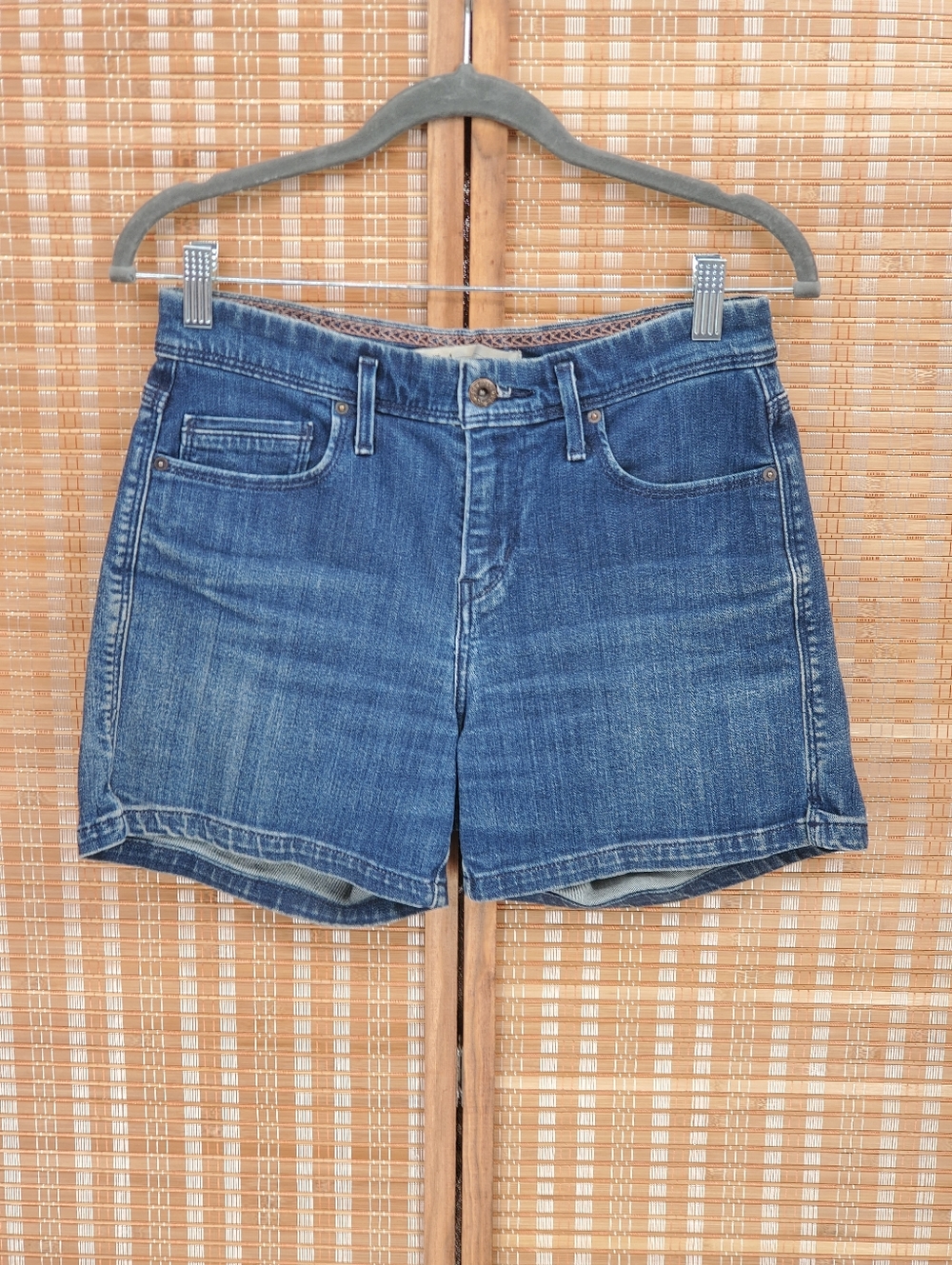 ♤ Levis Classic Blue Jean Shorts Size 4